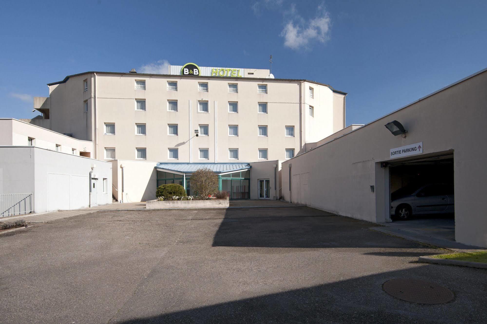 B&B Hotel Lyon Grand Stade Meyzieu Exterior foto